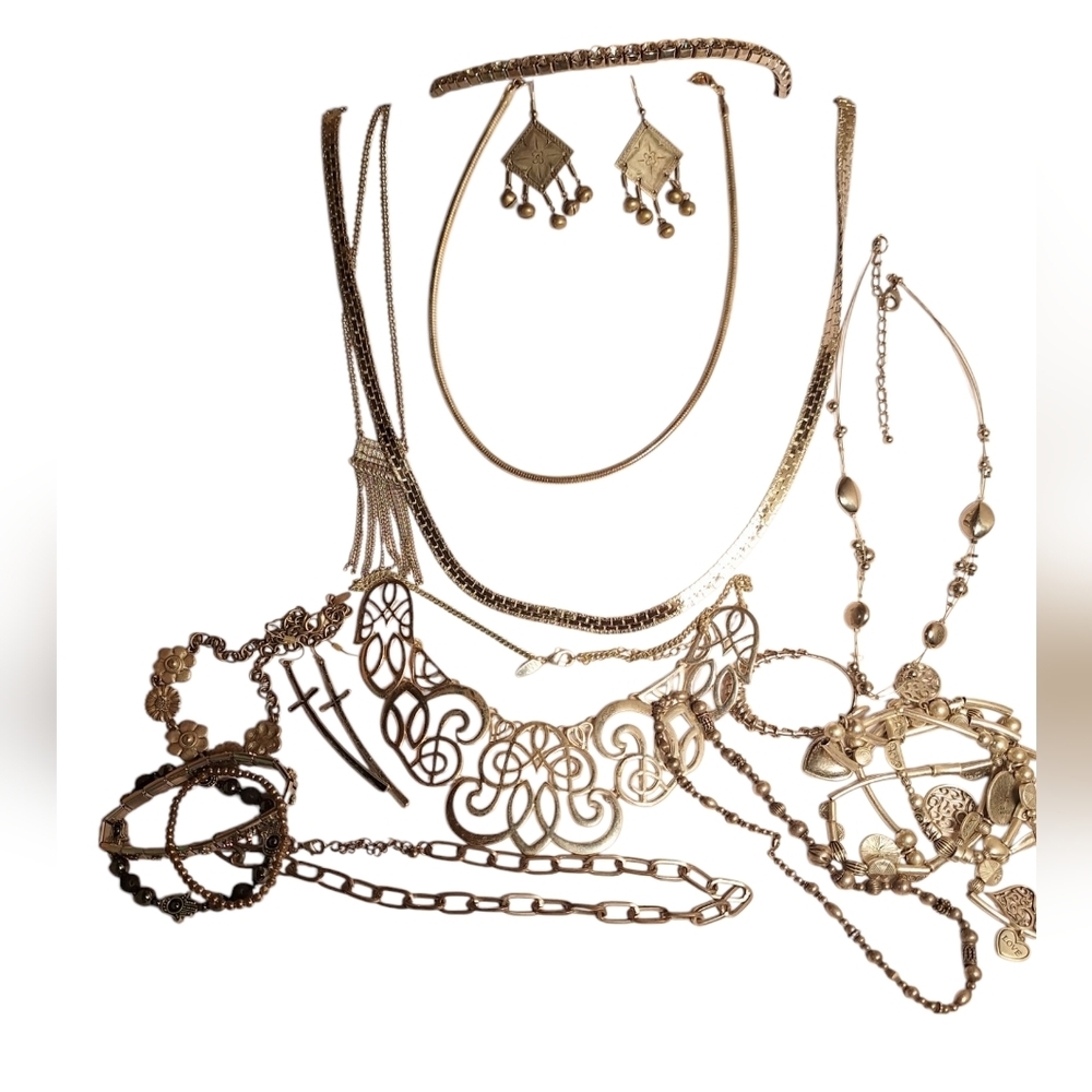 15 PC Silvertone Jewelry Earrings Necklaces Bracelets Metal Edgy Feminine Resort